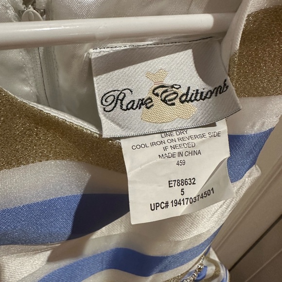 Beautiful Rare Editions dress in gold, blue and white in size 5. - Picture 4 of 4